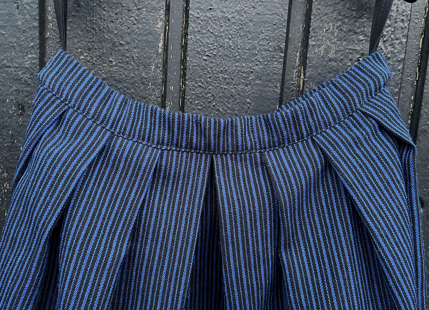 Blátt barnaskjúrt (ull)