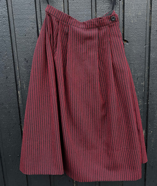 Reytt barnaskjúrt (ull)