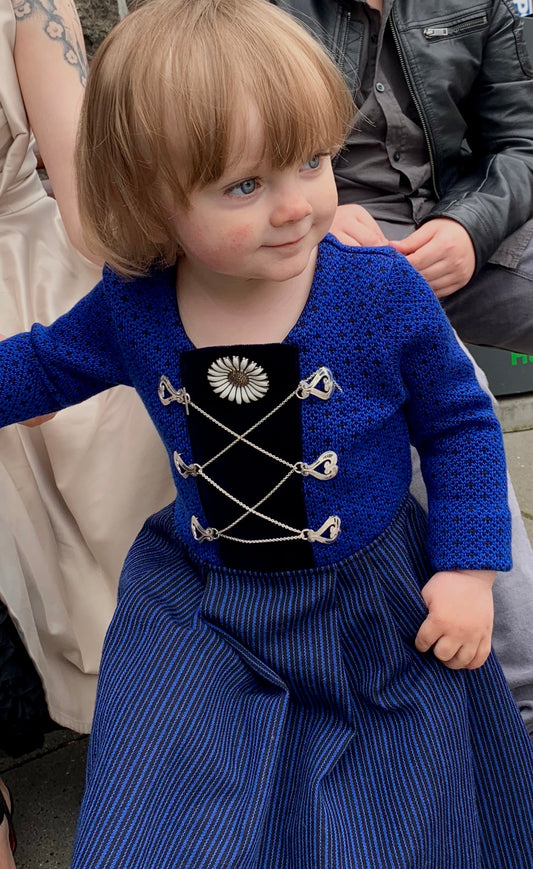 Føroyskur barnakjóli - bláur